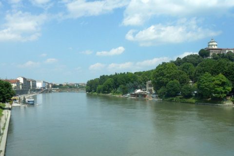 Вид с моста на реку По