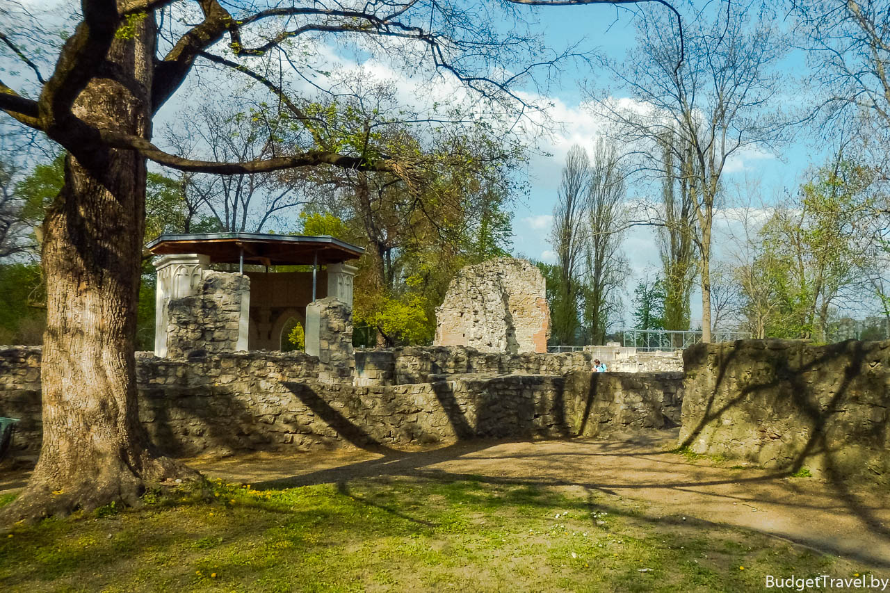 Руины Доминиканского монастыря