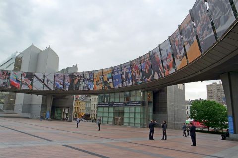 Площадь пред центральным входом в здание Парламента ЕС