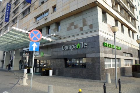 Вход в отель Campanile Warszawa