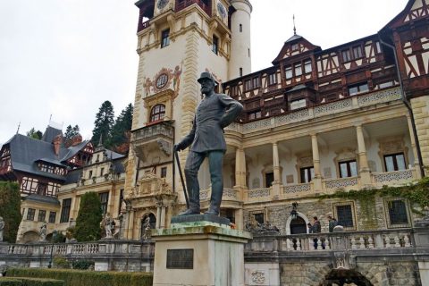 Памятник первому королю Румынии Король I