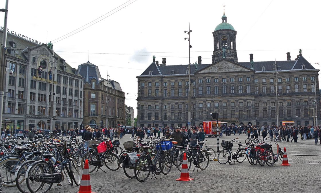 Площадь Дам в Амстердаме