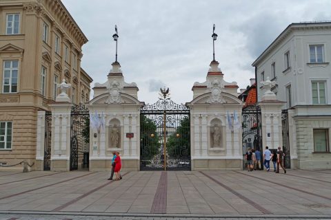 Вход в Варшавский университет