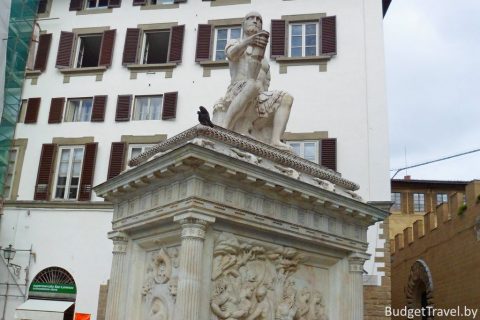 Памятник Джованни делле Банде Нере
