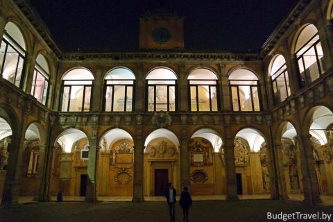Архигимназия в Болонье