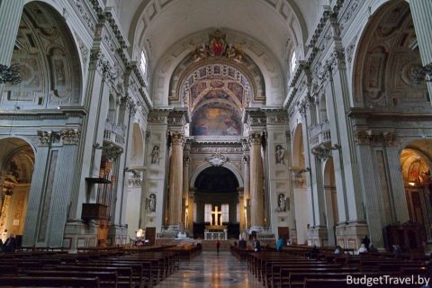 Кафедральный собор Сан-Пьетро - Интерьер