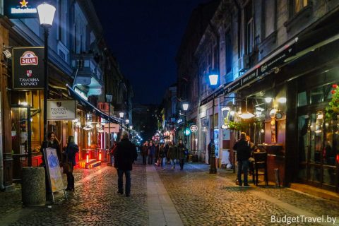 Туристические улицы Бухареста после заката