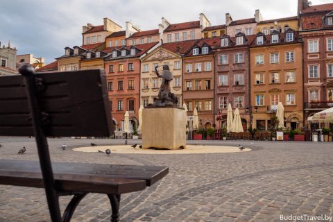 Пустая рыночная площадь в Варшаве