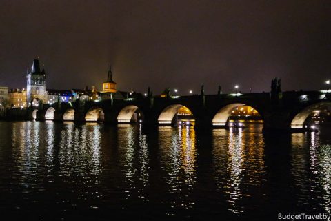 Карлов мост в Праге ночью