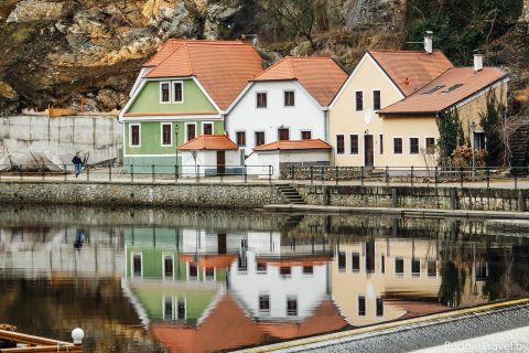 Отражение домиков в воде. Чехия