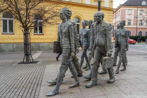 Скульптуру Спешащие менеджеры в Ческе-Будеёвице