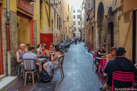 Кафе на улицах старого города в Ницце