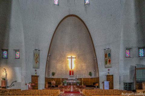 Церковь Святой Жанны д’Арк - Алтарь