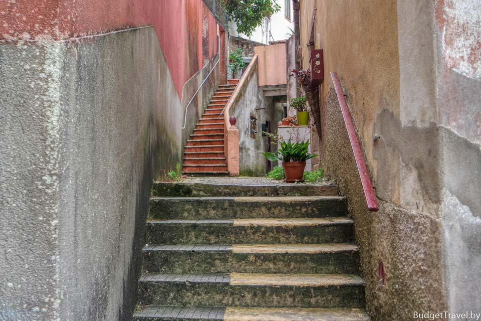 Лестницы в старых дворах Синтра