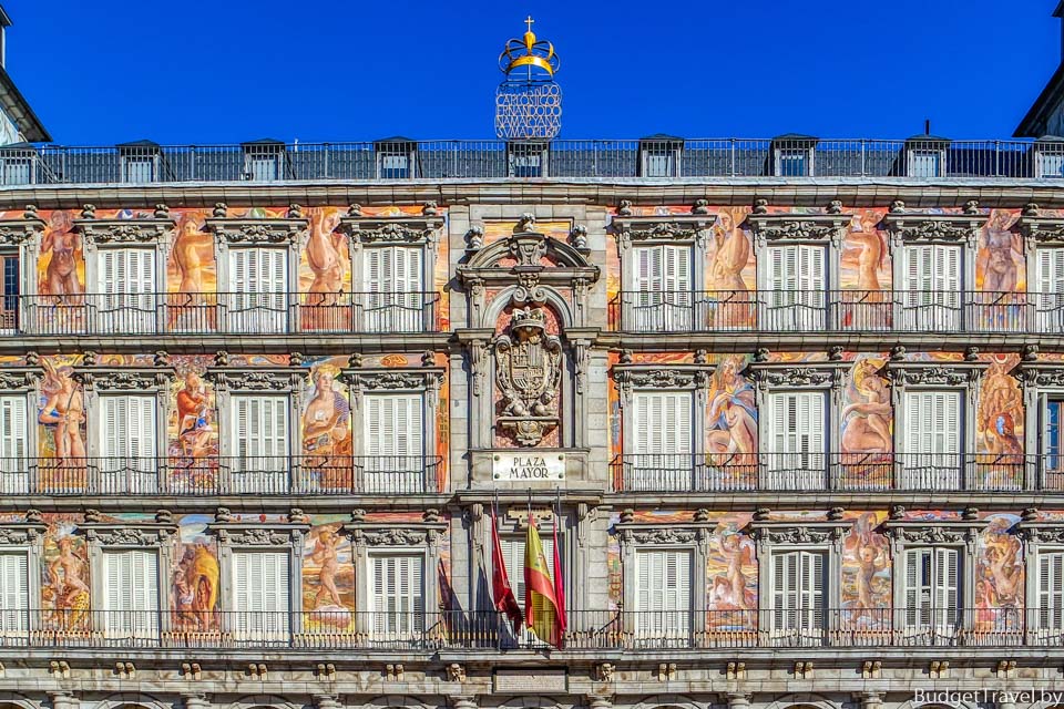 Здания с обнаженными рисунками на площади Майор, Мадрид