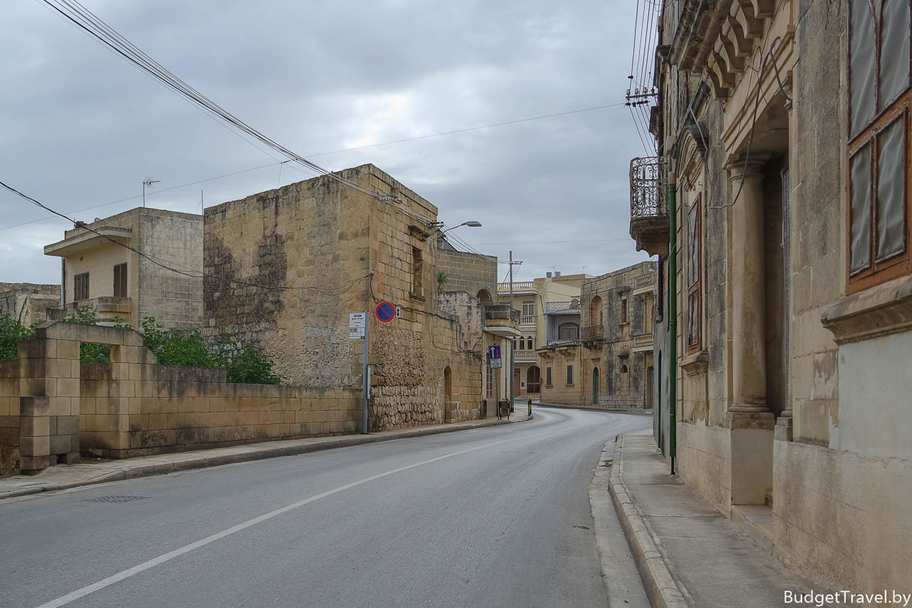 Город Надур и пустые улицы