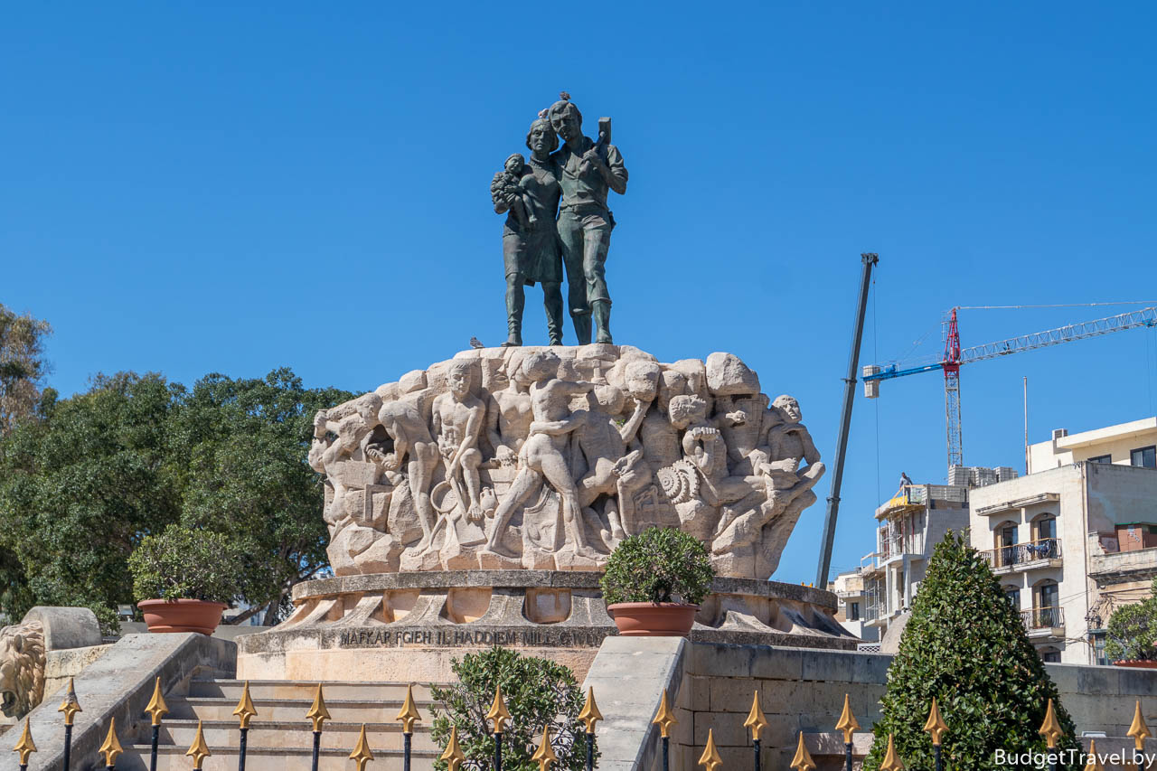 Памятник на площади Pjazza l-5 ta’ Ottubru в Мсида
