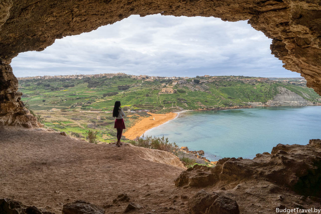 Пещера Tal Mixta Cave и вид на пляж Ramla Bay