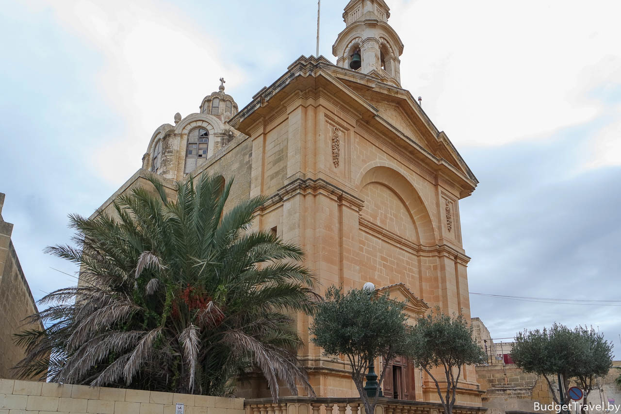Церковь сердца Иисуса в Надур