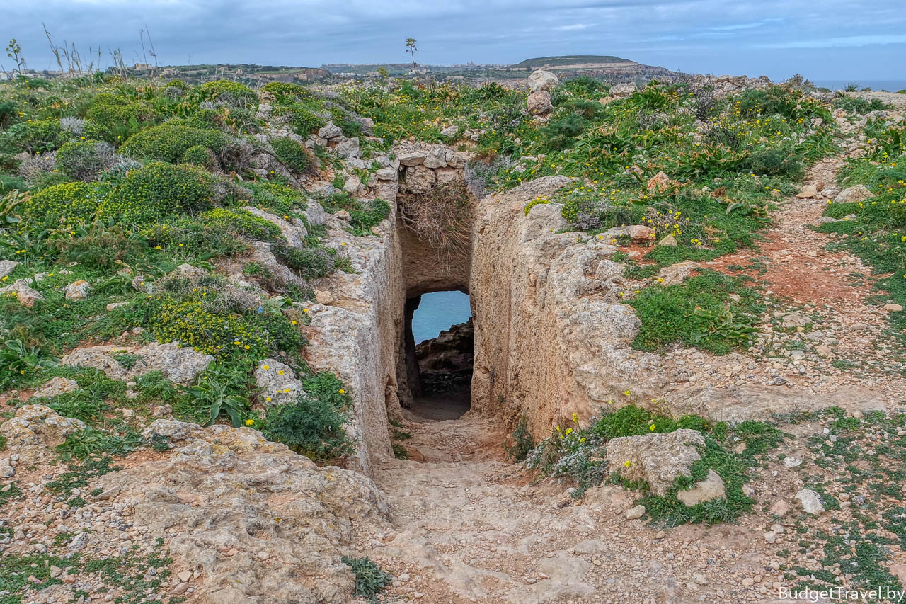 Вход в пещеру Tal Mixta Cave