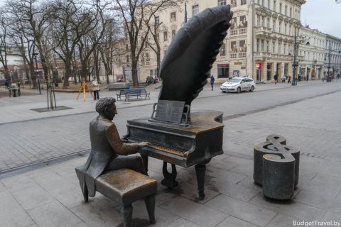Памятник пианисту на улице Piotrkowska