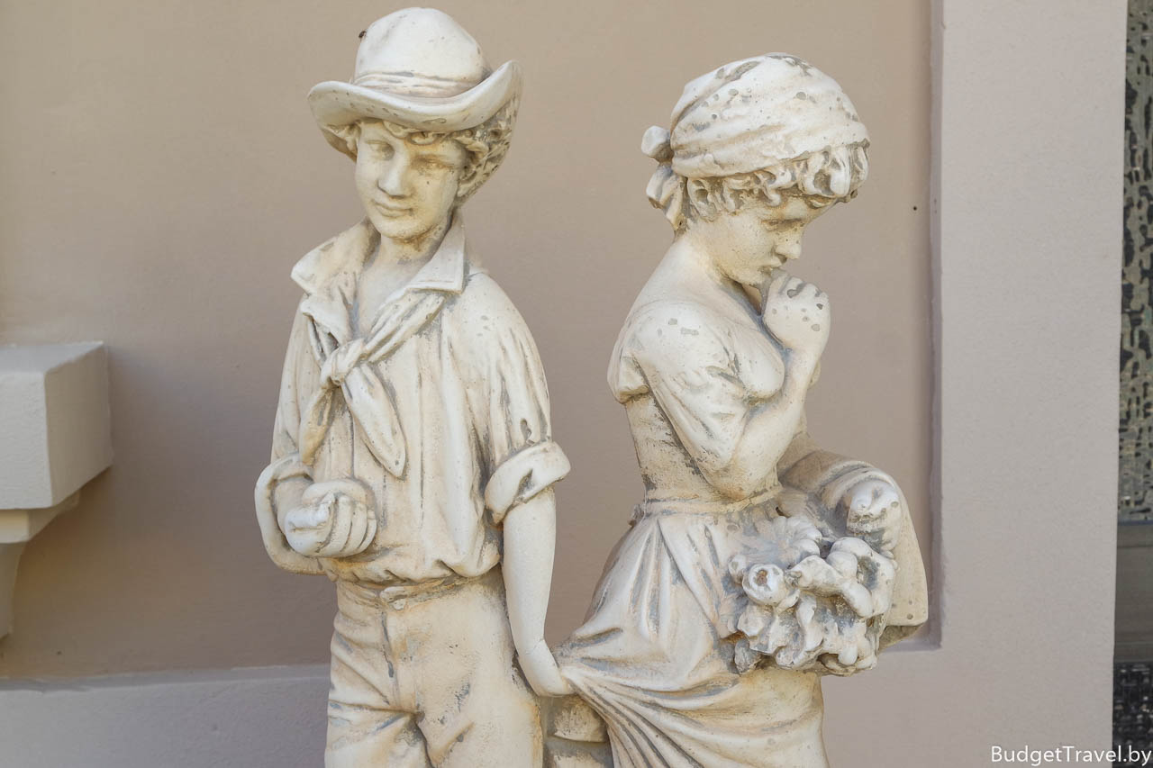 Статуя Мальчик и Девочка
