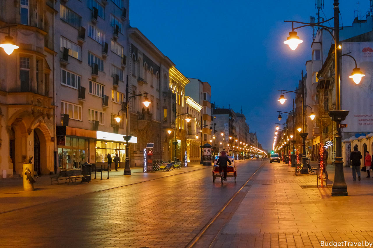 Улица Пётрковска ночью