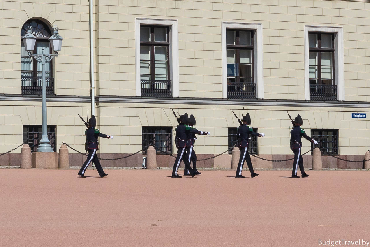 Смена караула у королевского дворца Осло
