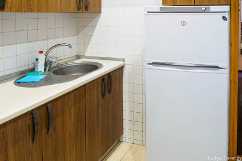 Холодильник и раковина
