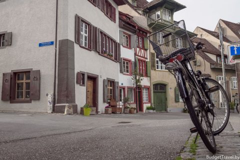 Старый город Базель и велосипед