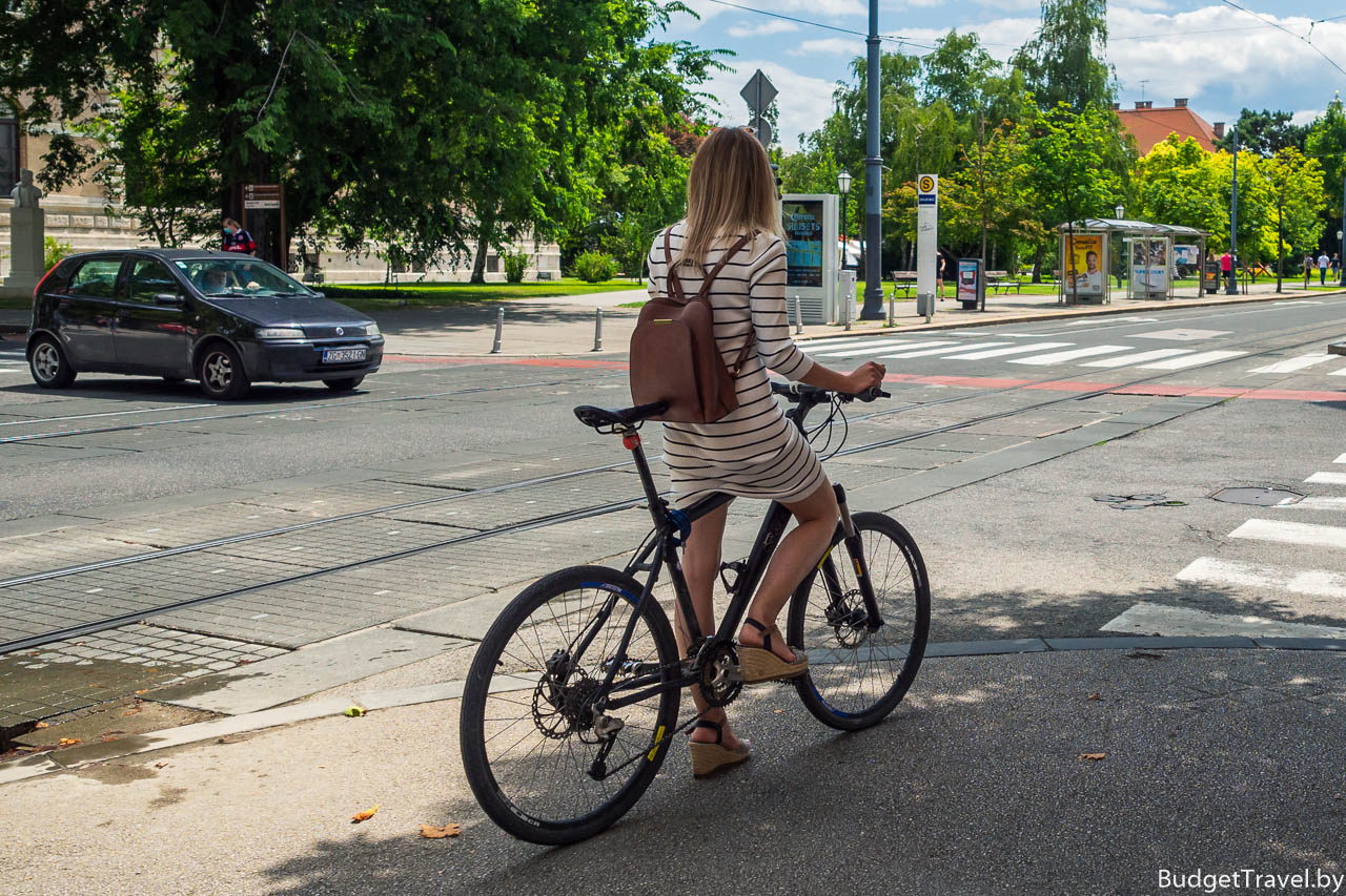 Девушка на велосипеде, город Загреб