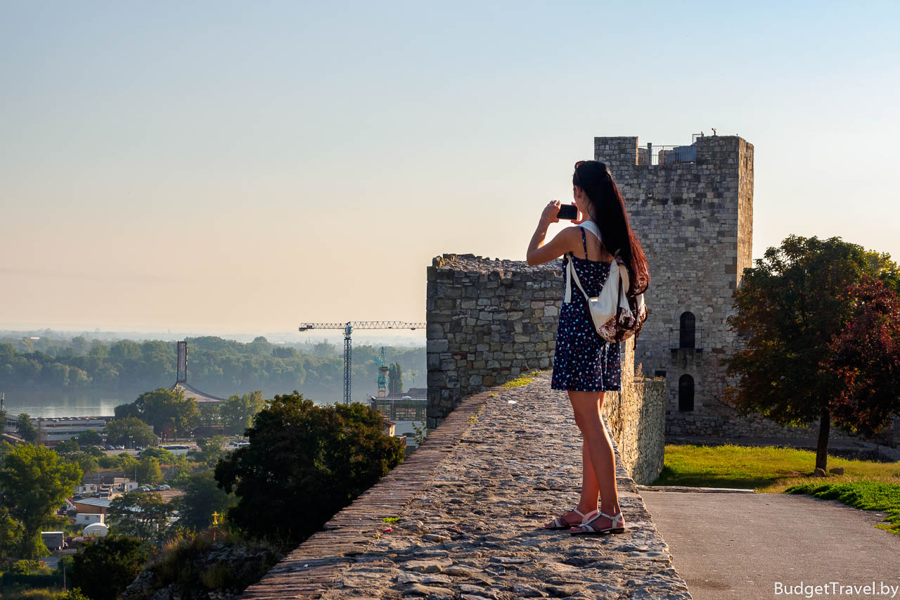 Девушка на стенах Белградской крепости